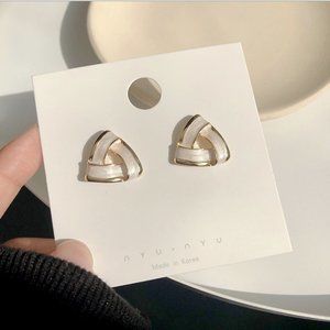 Twist triangle stud earrings